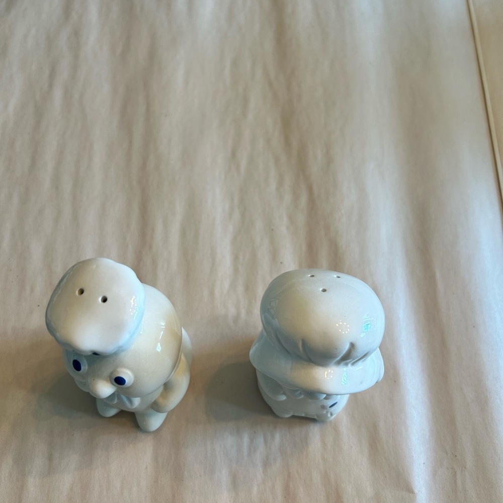 Vintage pillsbury doughboy poppin poppie salt and pepper shakers. - Picture 2 of 5